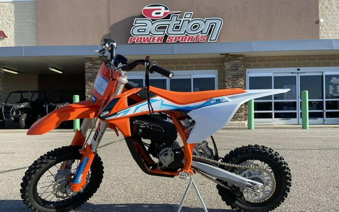 2023 KTM SX-E 3 First Look [Just In Time For Christmas]