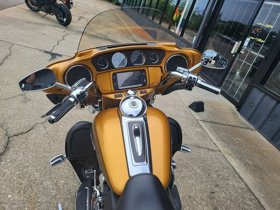 2015 Harley-Davidson® FLTRUSE - CVO™ Road Glide® Ultra