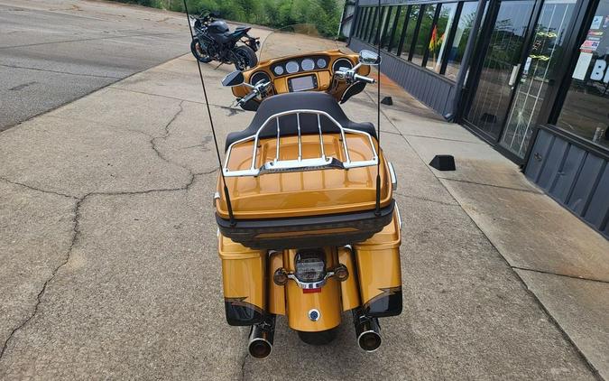 2015 Harley-Davidson® FLHTCUSE CVO ULTRA CLASSIC