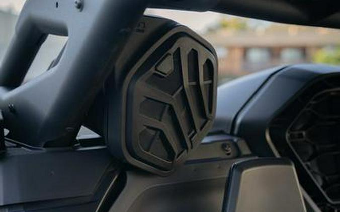 2026 Can-Am® Maverick R X rc