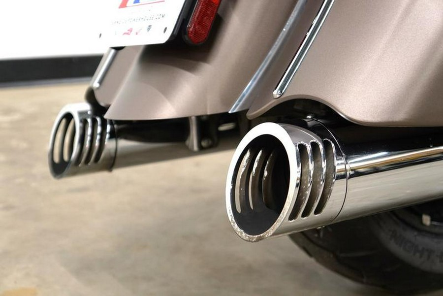 2018 Indian Motorcycle® Chieftain® Limited ABS Bronze Smoke with Graphics