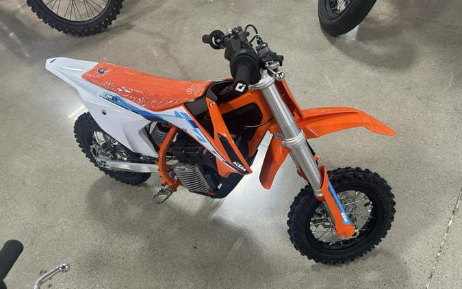 2023 KTM SX-E 3 First Look [Just In Time For Christmas]