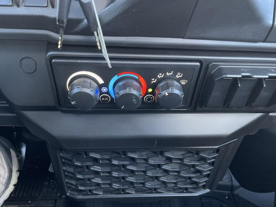 2026 Can-Am® Defender XT CAB HD11