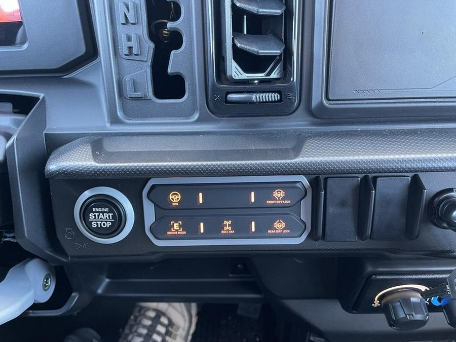 2026 Can-Am® Defender XT CAB HD11