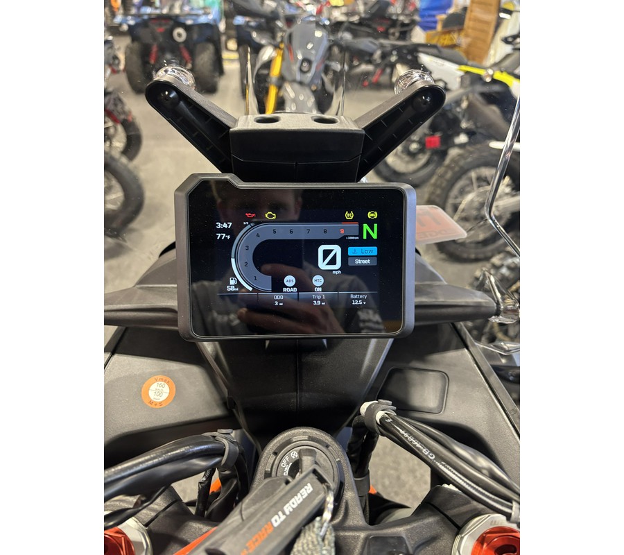 2027 KTM Adventure 890 R Rally