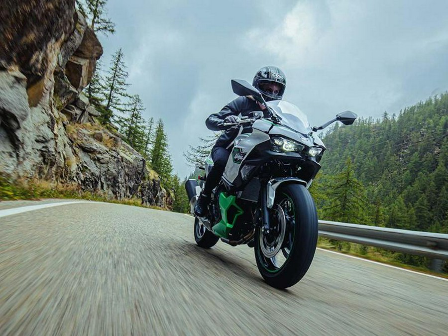 2024 Kawasaki Ninja® 7 Hybrid ABS