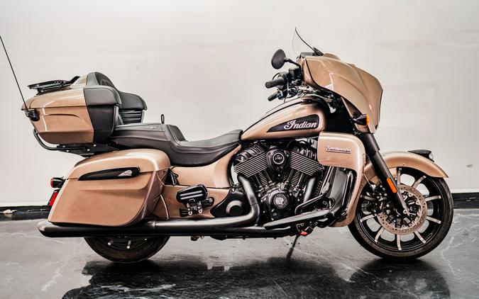 2022 Indian Roadmaster® Dark Horse®
