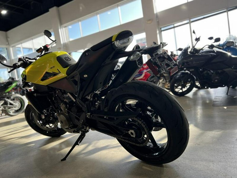 2025 Husqvarna® Vitpilen 801