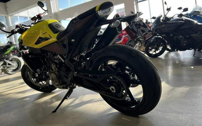 2025 Husqvarna® Vitpilen 801