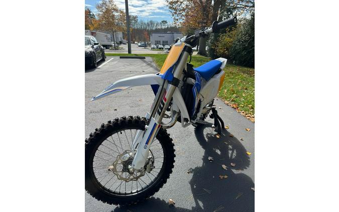 2025 TC 150 HERITAGE - Husqvarna Motorcycles