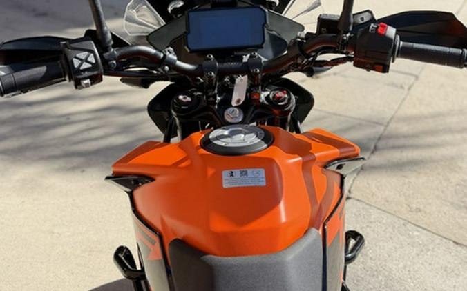 2024 KTM Adventure 390