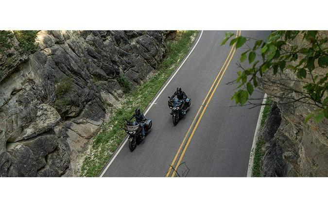 2021 Indian Challenger® Dark Horse®