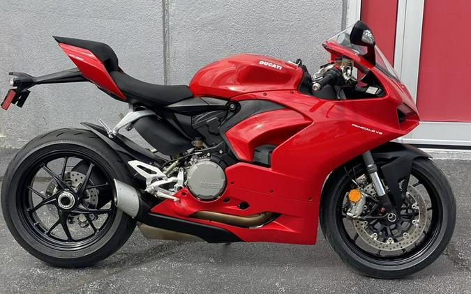 Watch now! 2020 Ducati Panigale V2 |Visordown Review...