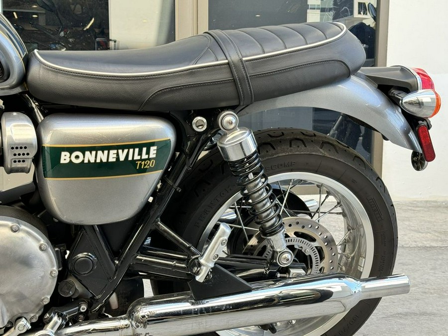 2022 Triumph Bonneville T120 Gold Line Silver Ice / Competition Green