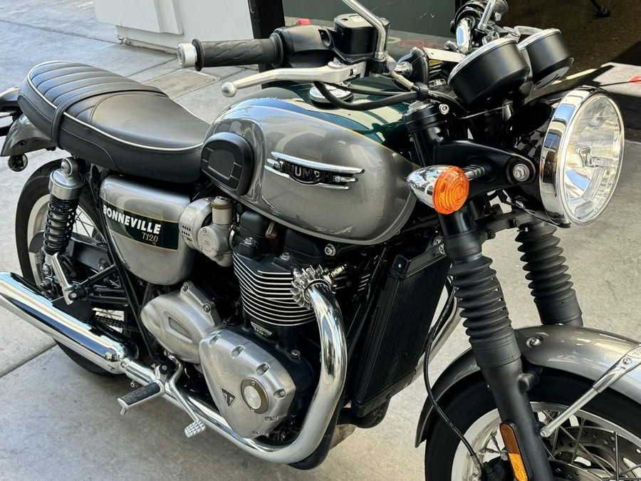 2022 Triumph Bonneville T120 Gold Line Silver Ice / Competition Green