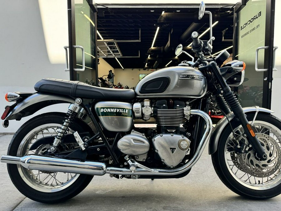 2022 Triumph Bonneville T120 Gold Line Silver Ice / Competition Green