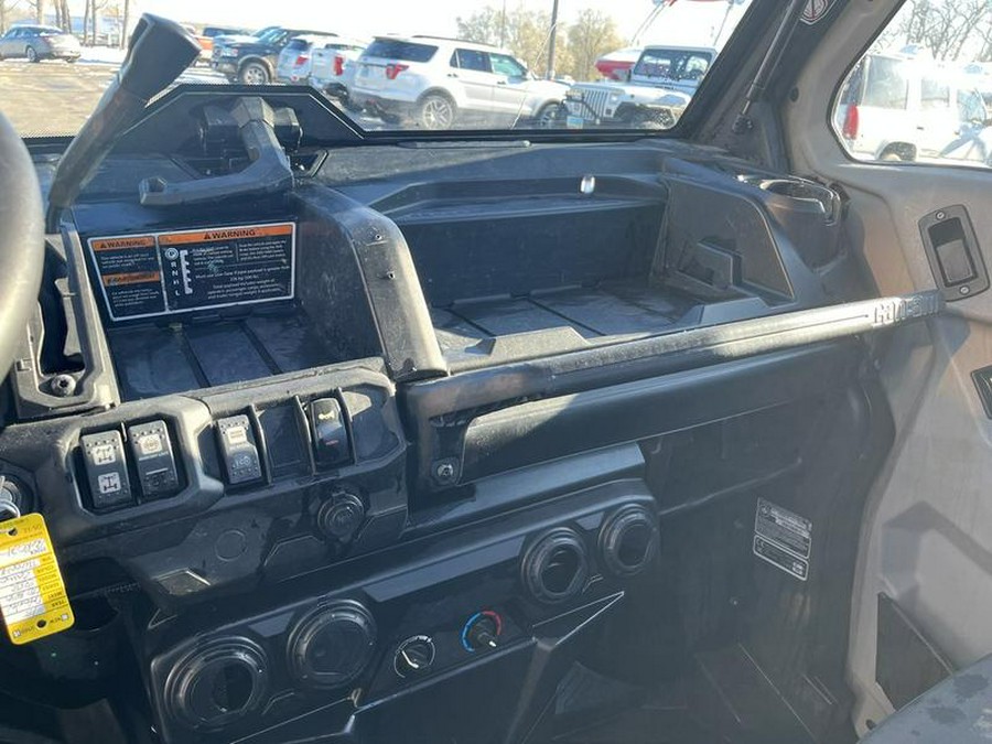 2018 Can-Am® Defender XT™ CAB HD8 Mossy Oak Break-Up Country Camo