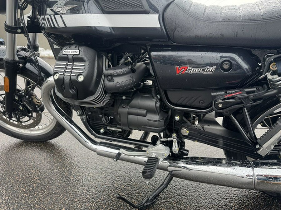 2023 MOTO GUZZI V7 Special