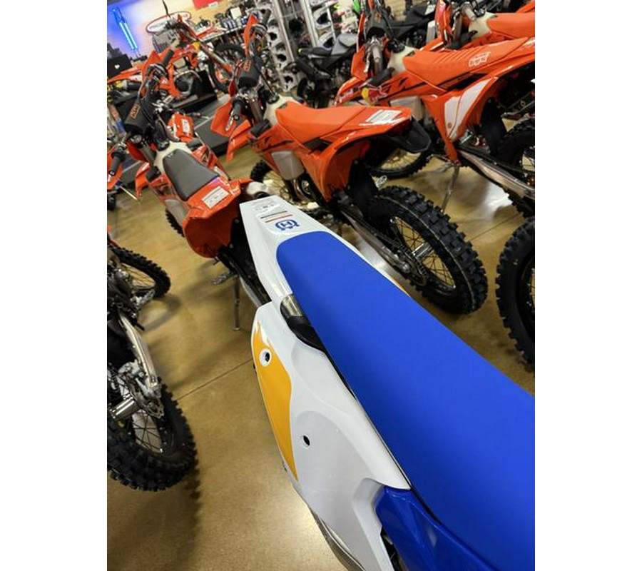 2025 HQV TX 300 HERITAGE