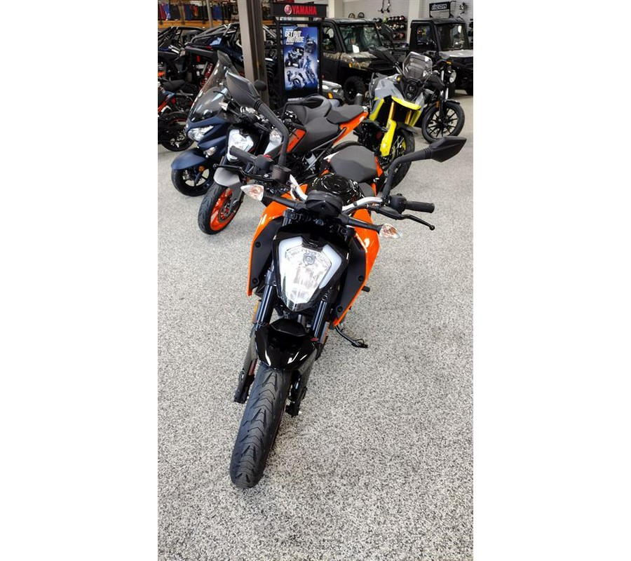 2023 KTM 200 Duke