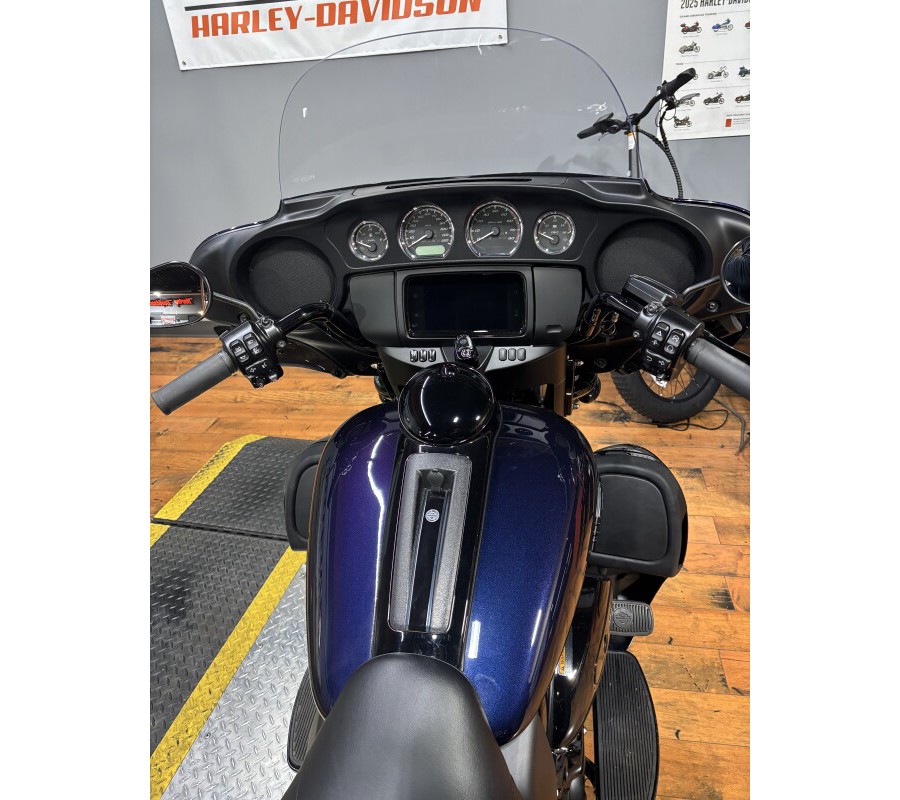 2025 Harley-Davidson® Tri Glide® Ultra MYSTIC SHIFT