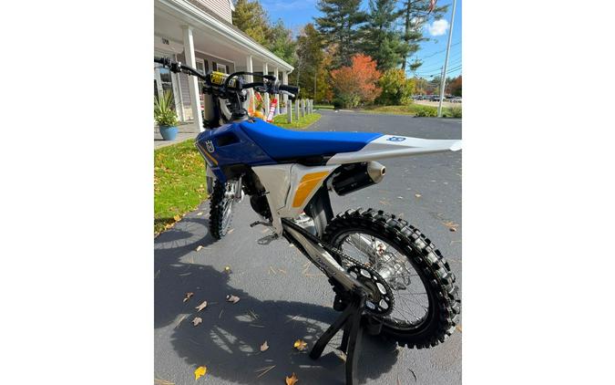 2025 TC 150 HERITAGE - Husqvarna Motorcycles