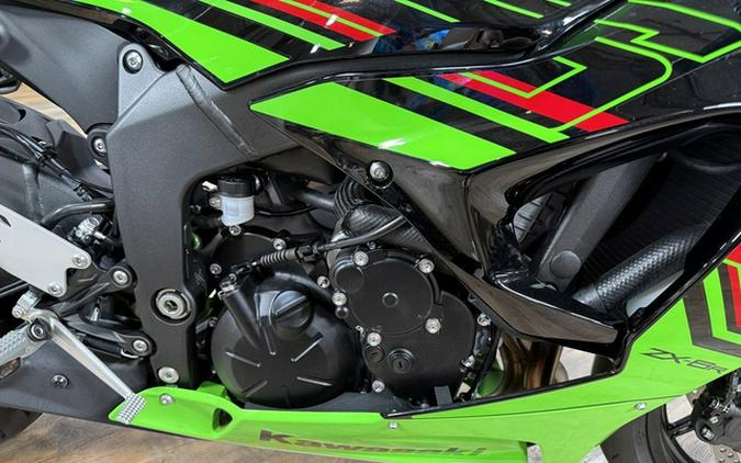2024 Kawasaki Ninja ZX-6R ABS Pearl Robotic White/Metallic Gra