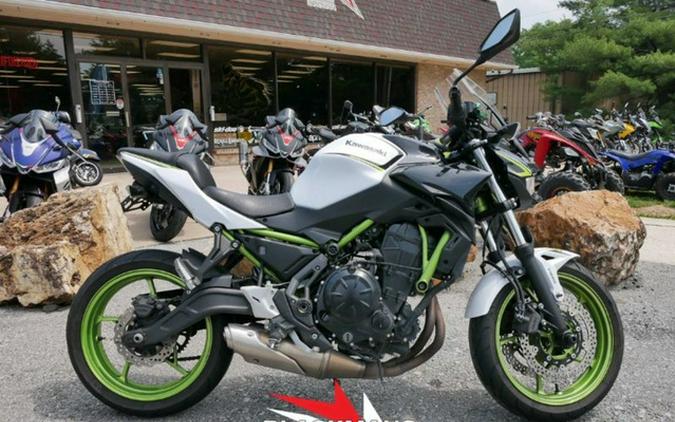 2021 Kawasaki Z650 ABS Pearl Blizzard White/Metallic Spark Black