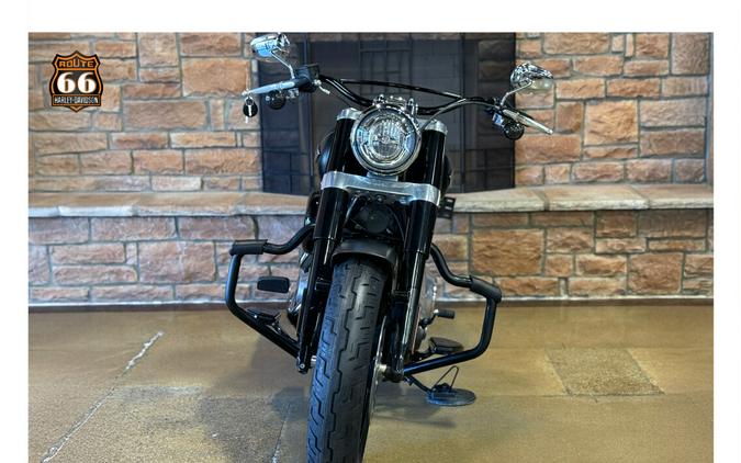 2021 Harley-Davidson® Softail Slim® River Rock Gray Denim/Black Denim