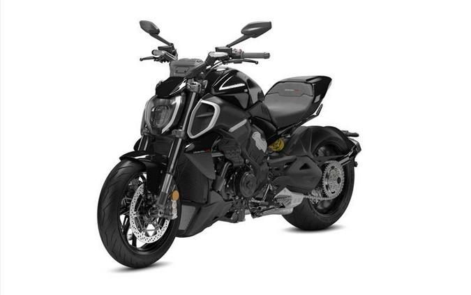 2024 Ducati Diavel V4 - Black