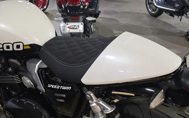 2026 Triumph Speed Twin 1200 Crystal WhiteSapphire Black