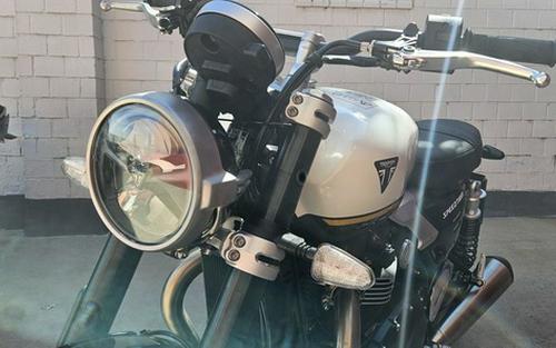 2026 Triumph Speed Twin 1200 Crystal WhiteSapphire Black