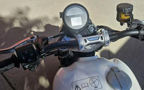 2026 Triumph Speed Twin 1200 Crystal WhiteSapphire Black