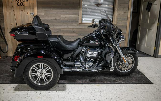 2023 Tri Glide® Ultra (FLHTCUTG)