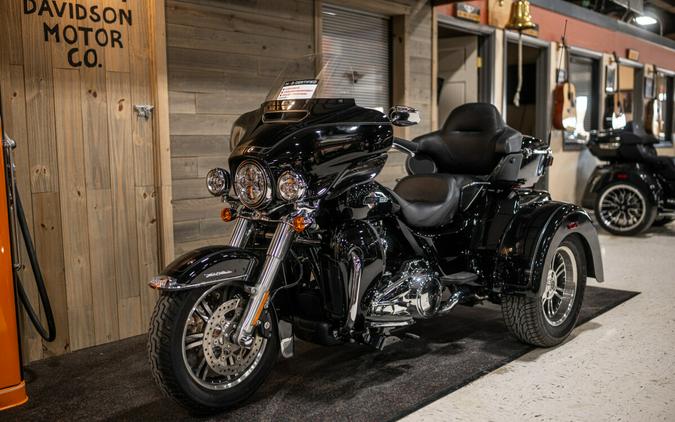 2023 Tri Glide® Ultra (FLHTCUTG)