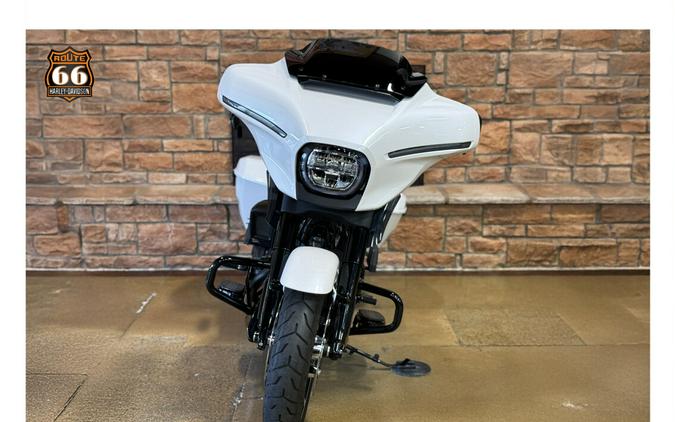 2024 Harley-Davidson® Street Glide® White Onyx Pearl