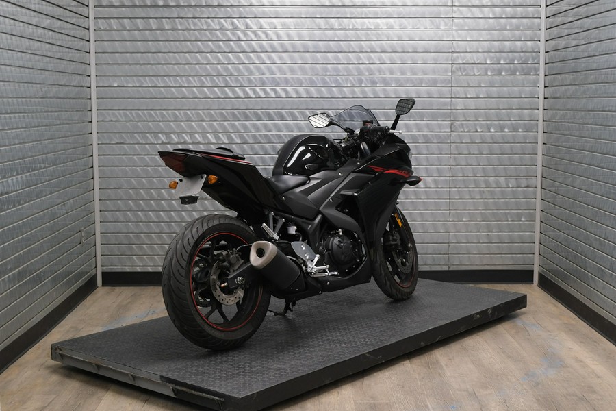 2015 YAMAHA YZFR3