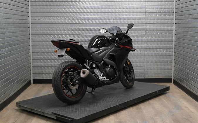 2015 YAMAHA YZFR3