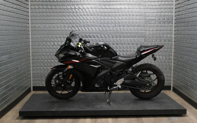 2015 YAMAHA YZFR3