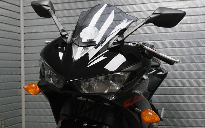 2015 YAMAHA YZFR3