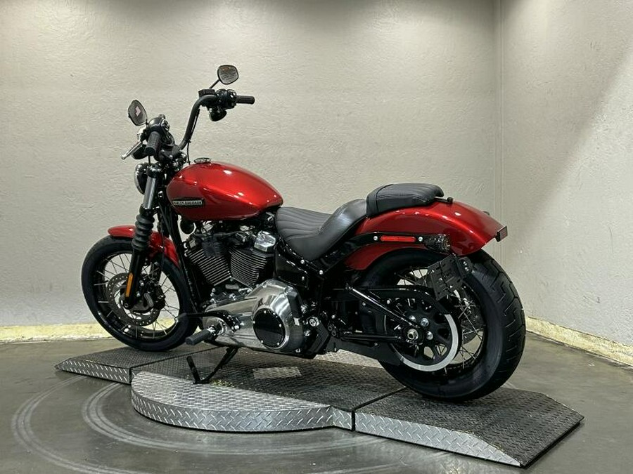 2026 Harley-Davidson® Street Bob® BRILLIANT RED