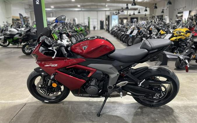 2025 Triumph Daytona 660 Carnival Red/Sapphire Black