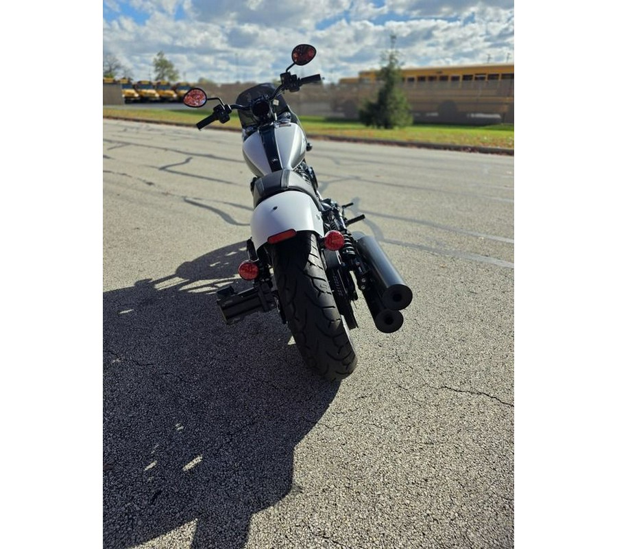 2024 Indian Motorcycle® Sport Chief Ghost White Metallic Smoke