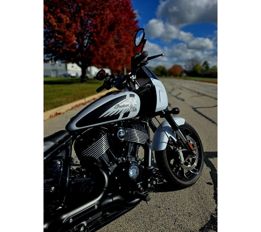 2024 Indian Motorcycle® Sport Chief Ghost White Metallic Smoke