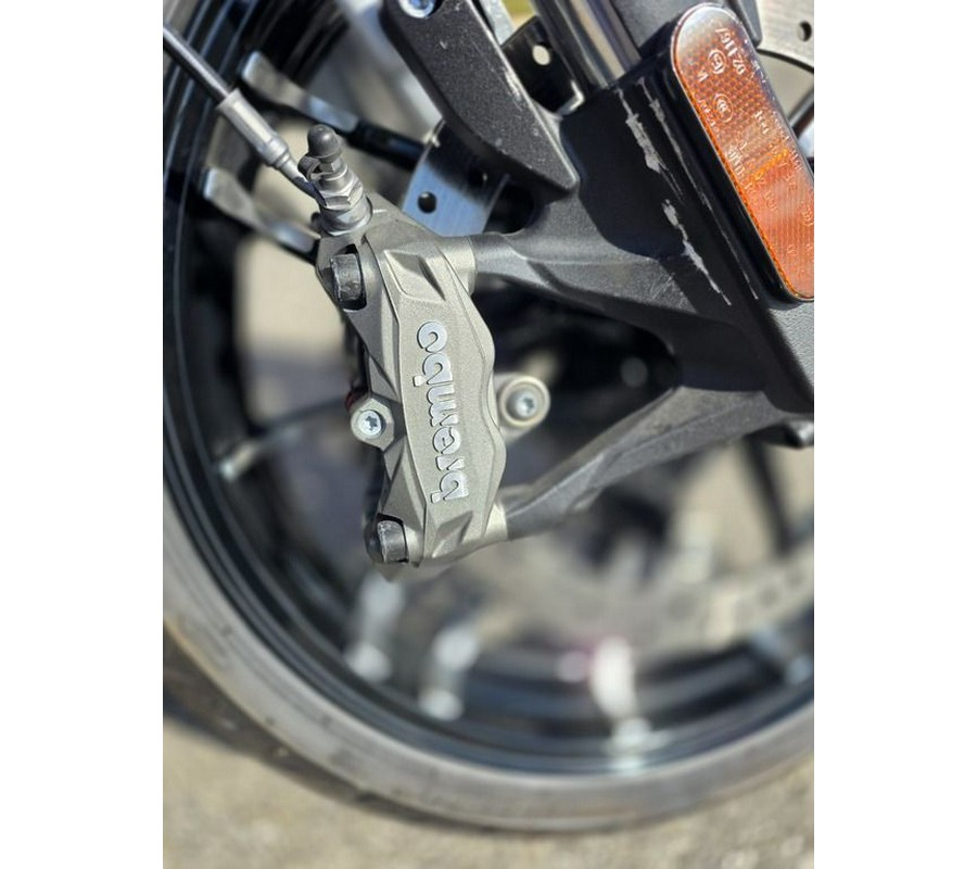 2024 Indian Motorcycle® Sport Chief Ghost White Metallic Smoke