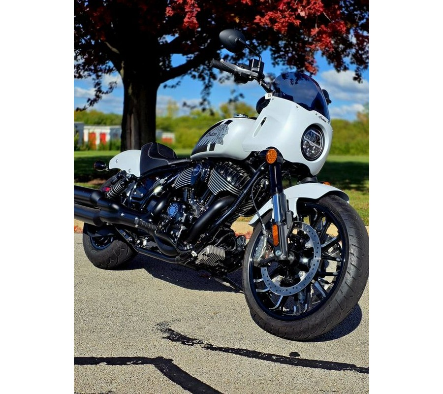 2024 Indian Motorcycle® Sport Chief Ghost White Metallic Smoke