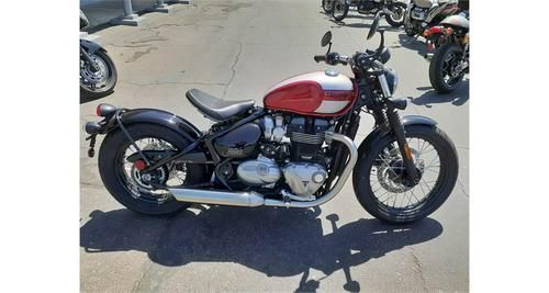 2019 Indian Scout Bobber vs. Triumph Bonneville Bobber Black: Comparison Review