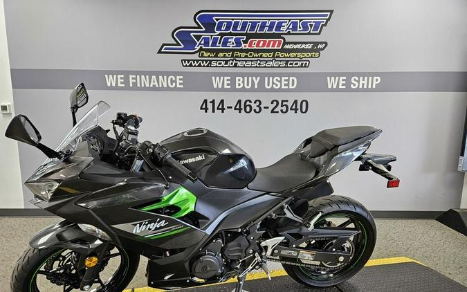 2023 Kawasaki Ninja® 400 Base