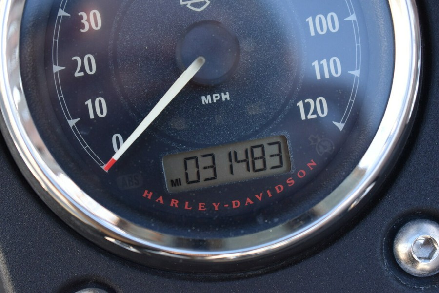 2016 Harley-Davidson® Street Bob® FXDB