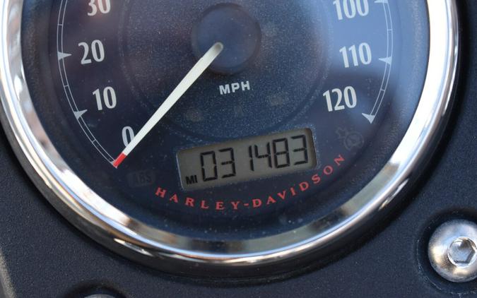 2016 Harley-Davidson® Street Bob® FXDB